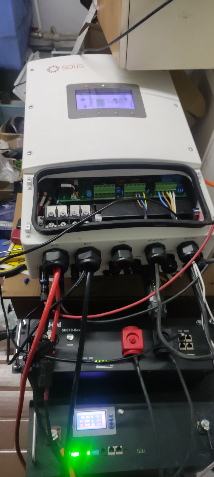 Solis та стек батарей